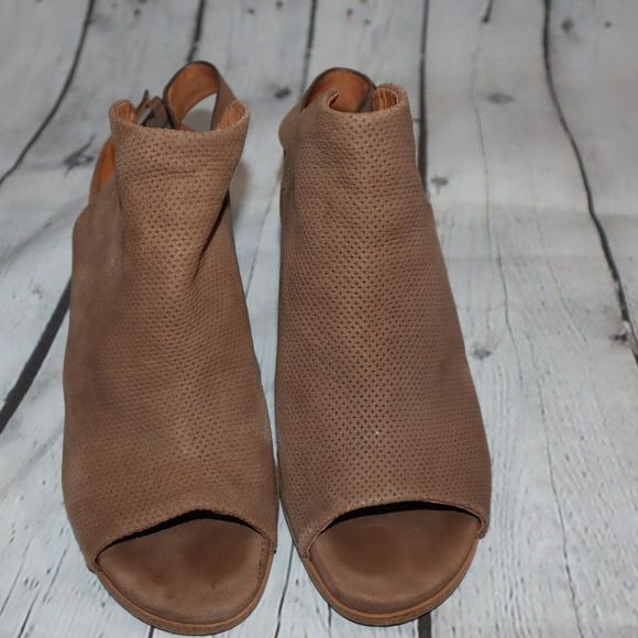 Gentle Souls Kenneth Cole Selga Leather Peep Toe Heeled Booties Women's  Size 8 - Picture 3 of 7